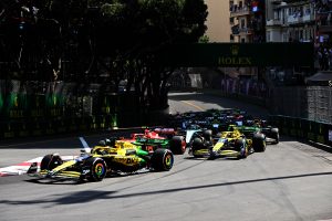 Christian Horner est séduit par l’idée des deux arrêts aux stands obligatoires à Monaco