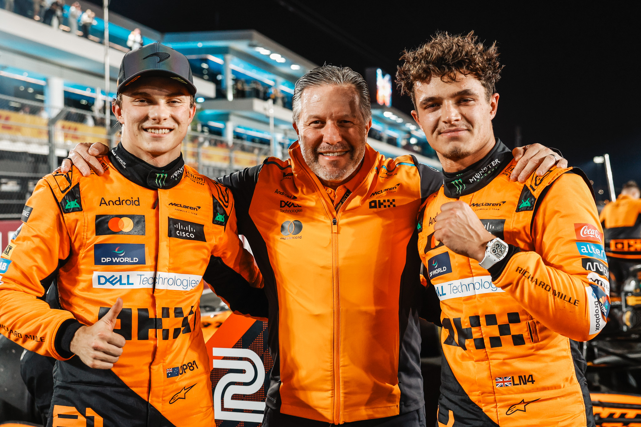 Lando Norris (McLaren), Zak Brown (McLaren ) et Oscar Piastri (McLaren) - ©️ McLaren