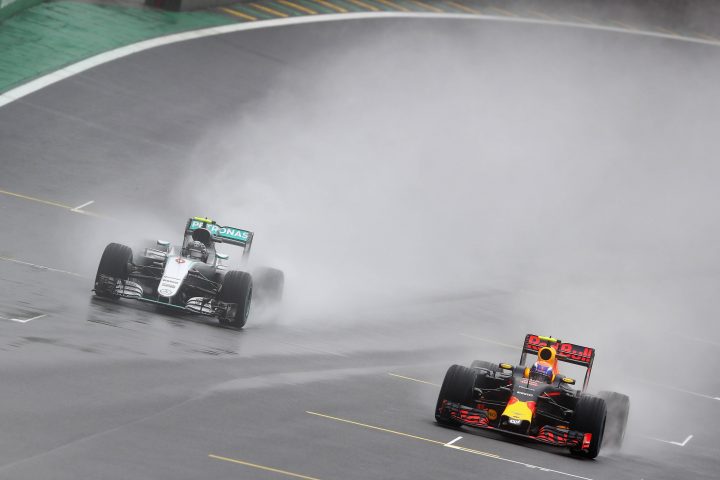 Nico Rosberg (Mercedes) et Max Verstappen (Red Bull) lors du Grand Prix du Brésil 2016 - ©️ Red Bull Content Pool