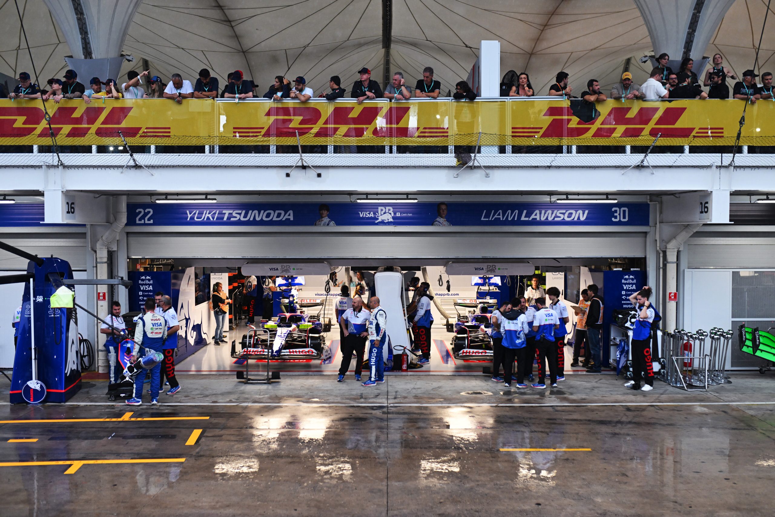 Le garage VCARB à Interlagos - ©️ Red Bull Content Pool