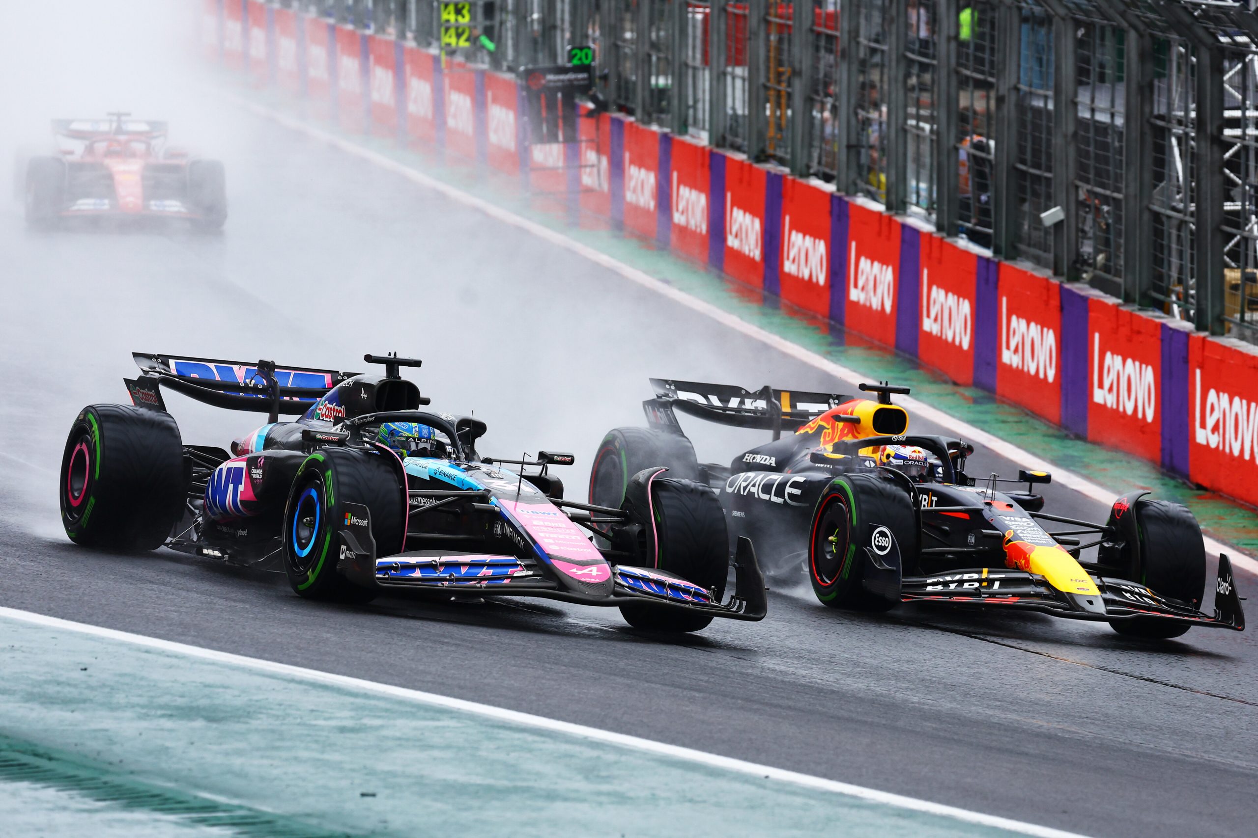 Esteban Ocon (Alpine) et Max Verstappen (Red Bull) - ©️ Red Bull Content Pool