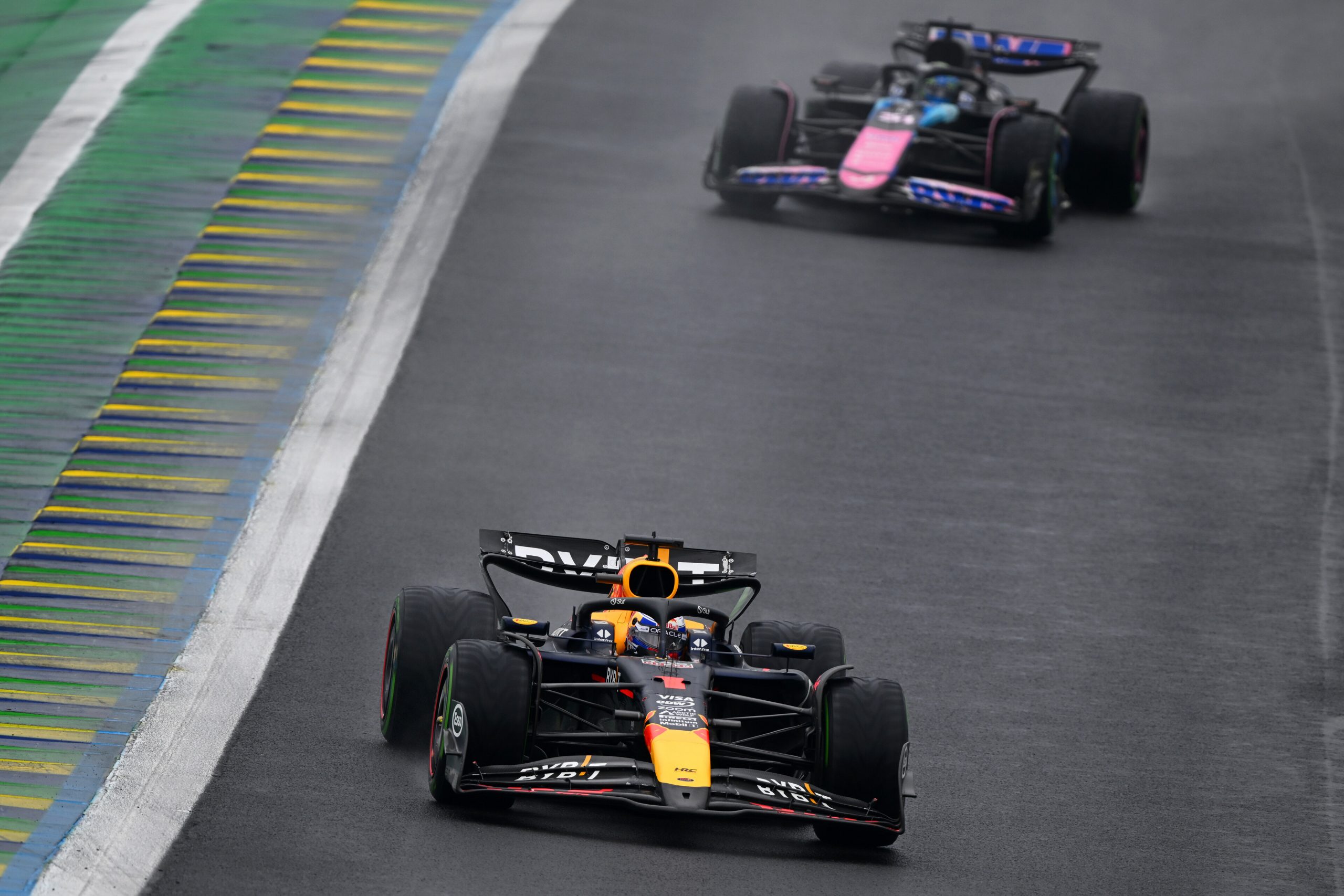 Esteban Ocon (Alpine) et Max Verstappen (Red Bull) - ©️ Red Bull Content Pool