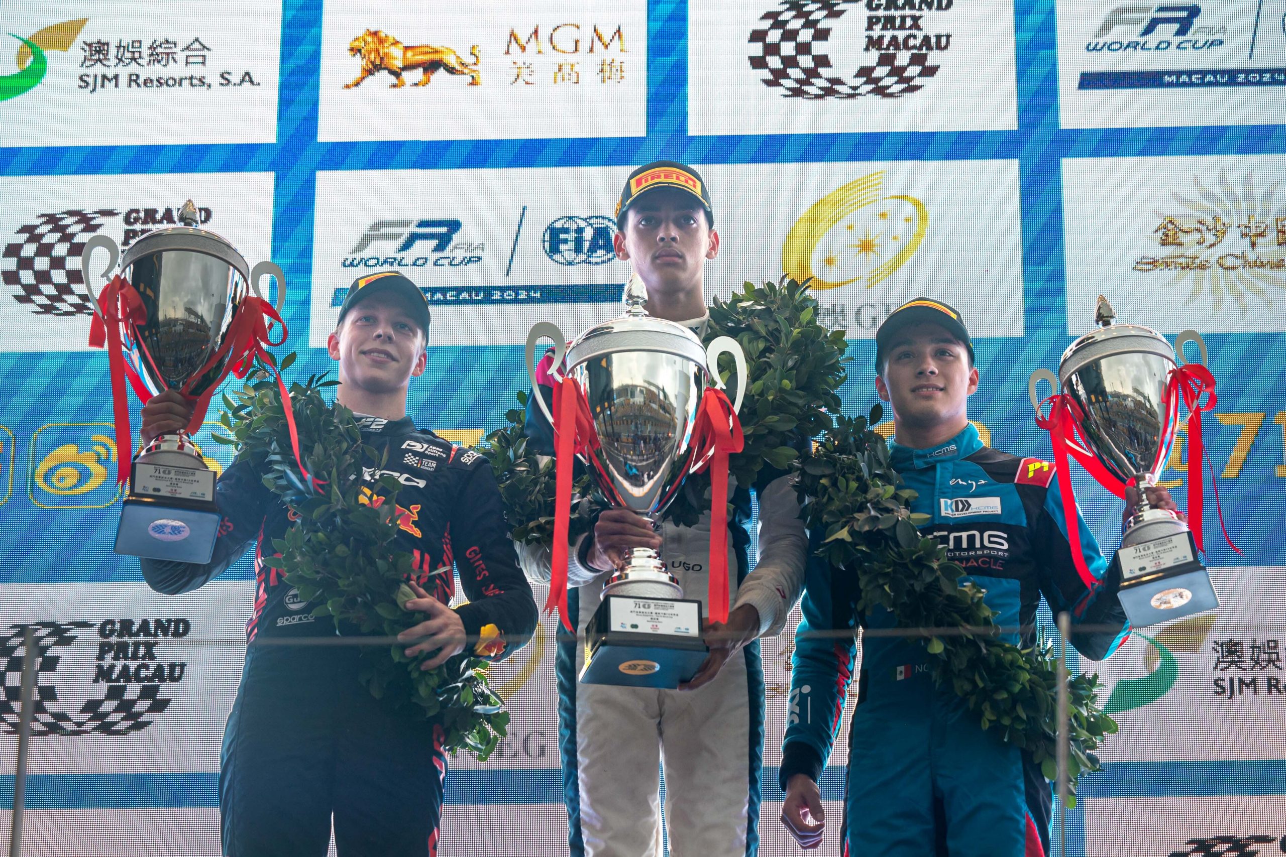 Ugo Ugochukwu (P1), Oliver Goethe (P2) et Noel León (P3) sur le podium de la course qualificative du Grand Prix de Macao 2024 - ©️ Red Bull Content Pool