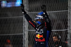 Stefano Domenicali félicite Max Verstappen, quadruple Champion du monde de F1