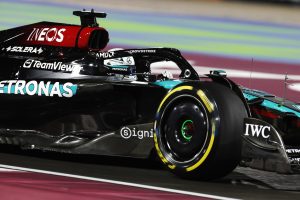 George Russell tacle McLaren et espère voir une “vraie course” au Qatar