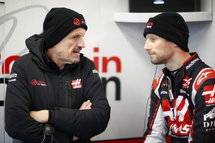 Günther Steiner (Haas) et Romain Grosjean (Haas) lors des essais hivernaux 2020 à Barcelone - ©️ Haas