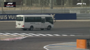Un bus en piste provoque une interruption de séance à Bahreïn