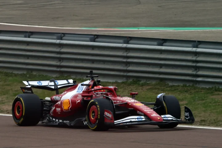 shakedown Leclerc avec la Ferrari SF-25 - XPBimages