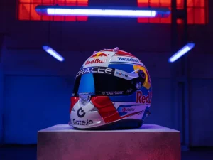 Casque de Max Verstappen - Red Bull Content Pool