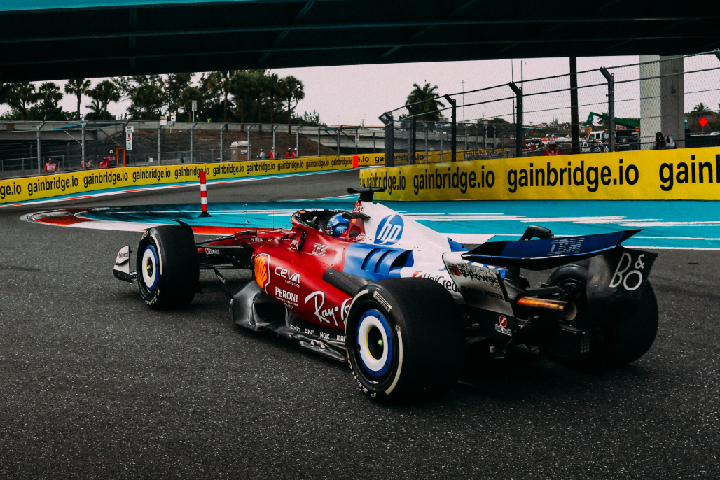 Leclerc critique la gestion stratégique de Ferrari après une course frustrante à Miami