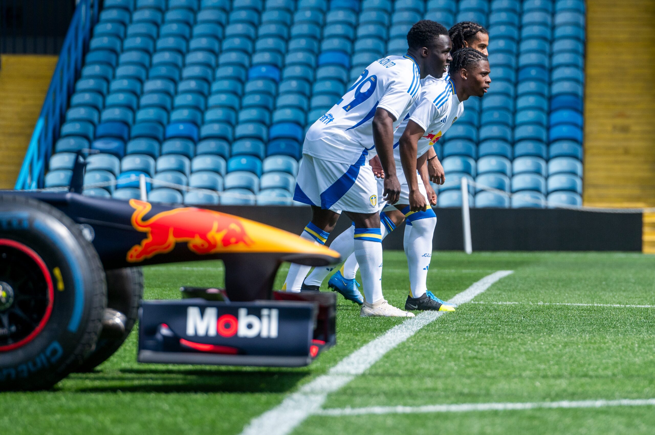 Red Bull et Leeds United : une rencontre musclée entre Formule 1 et football anglais