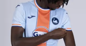 Swansea City lance un troisième maillot inspiré des couleurs Gulf Racing