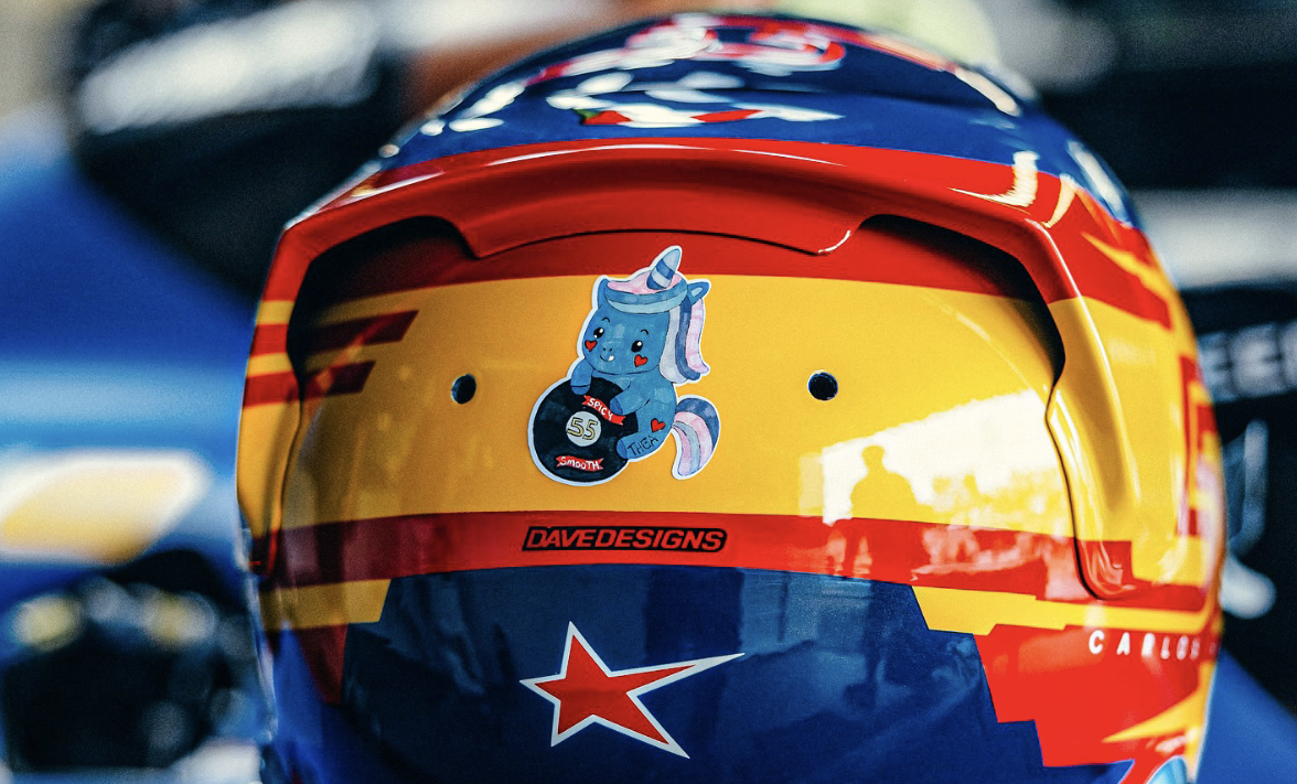 Carlos Sainz et sa Licorne porte-bonheur à Bakou
