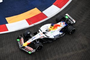 Racing Bulls officialise son duo de pilotes pour 2026 : Lawson prolongé, Lindblad titularisé