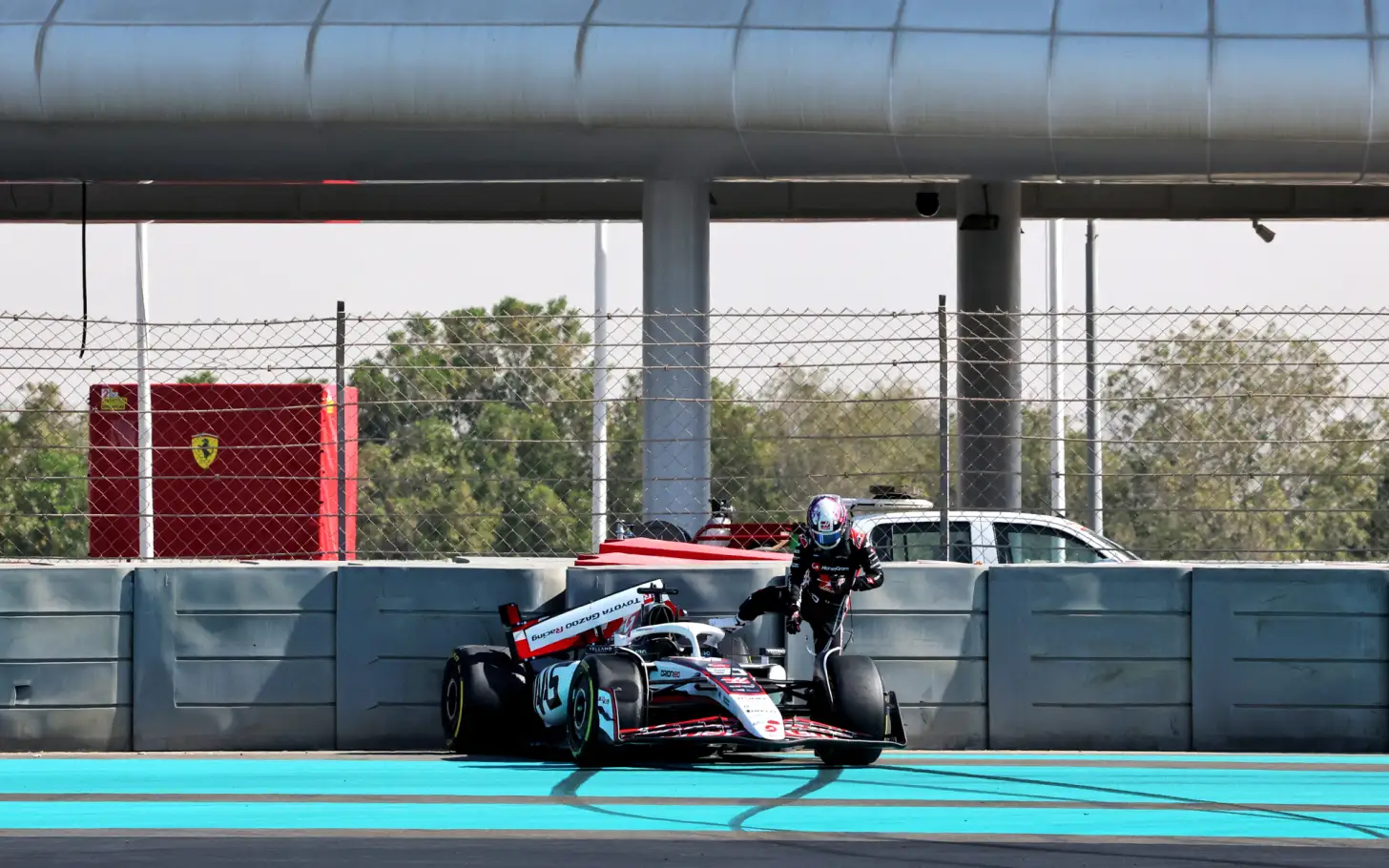 Hirakawa provoque une interruption des essais post-saison à Yas Marina