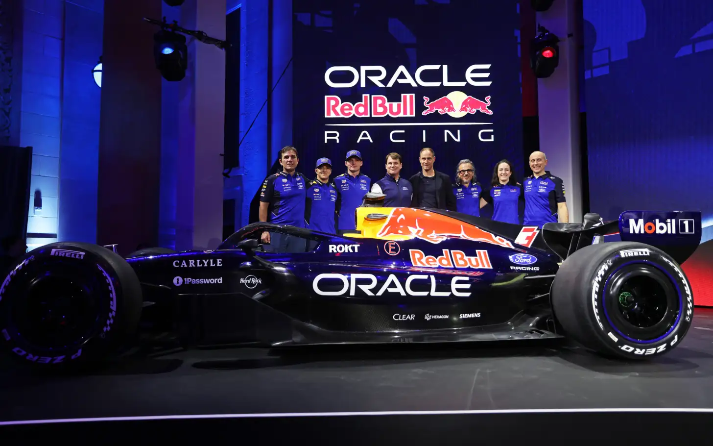 Verstappen valide la nouvelle livrée Red Bull inspirée des origines de l’écurie